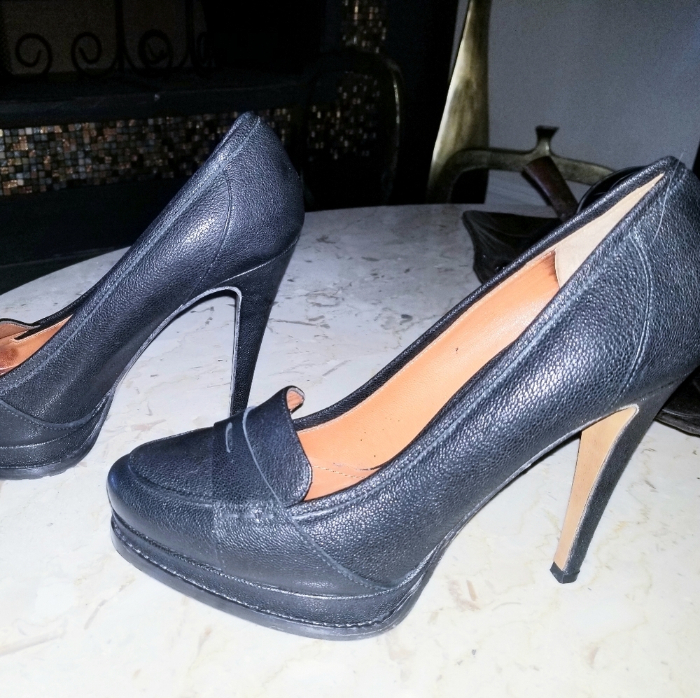 New without tags  Italian platform  stiletto black leather loafer style